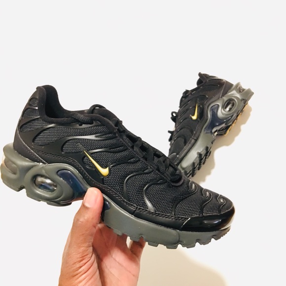 Nike Shoes - NIKE Air Max Plus black womens 5.5